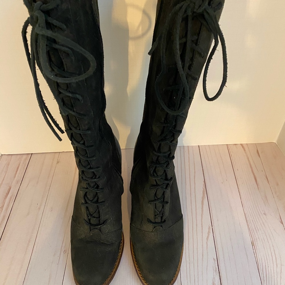 Ugg Boots - Picture 3 of 9